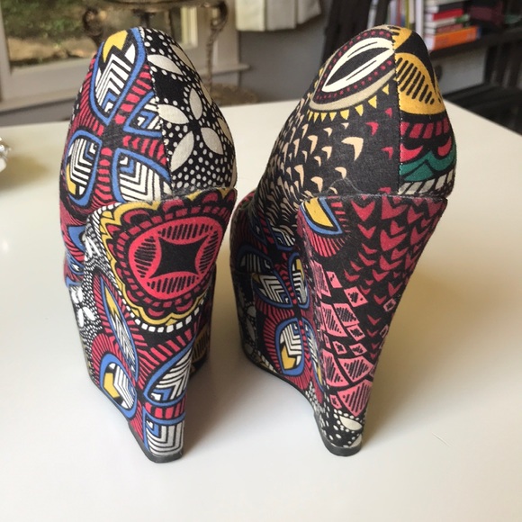 Fun summer wedges - Picture 4 of 4